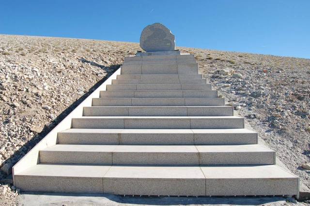 De granieten trap, bijna af - Foto: Joanne Simpson