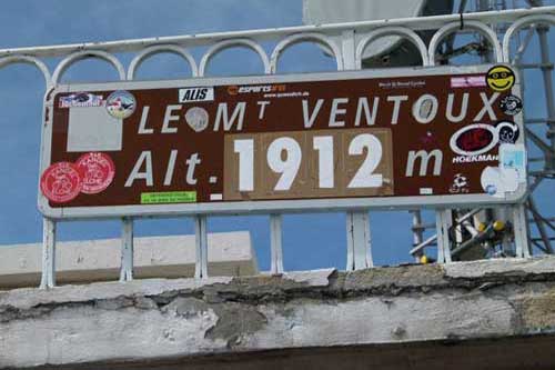 Voormalig hoogtebord 1912 m boven het winkeltje