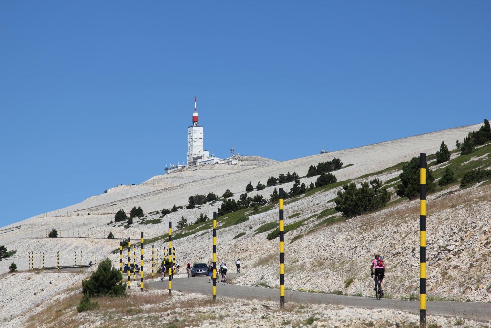 De webmaster van De Kale Berg fietst door het maanlandschap van de Mont Ventoux. 